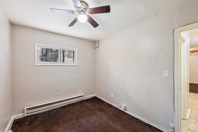 1BR, 1BA - 550SF - Bedroom - Noble Apartments