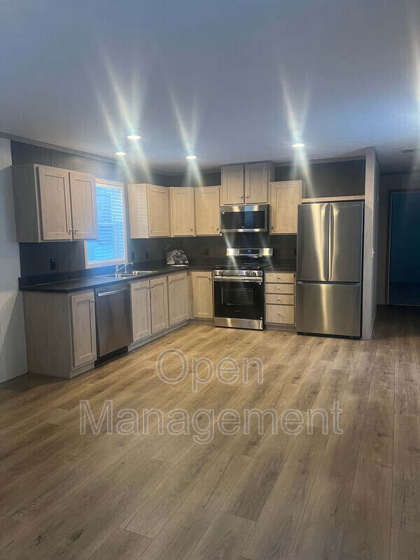 Building Photo - 1017-1017 Gibraltor Ave