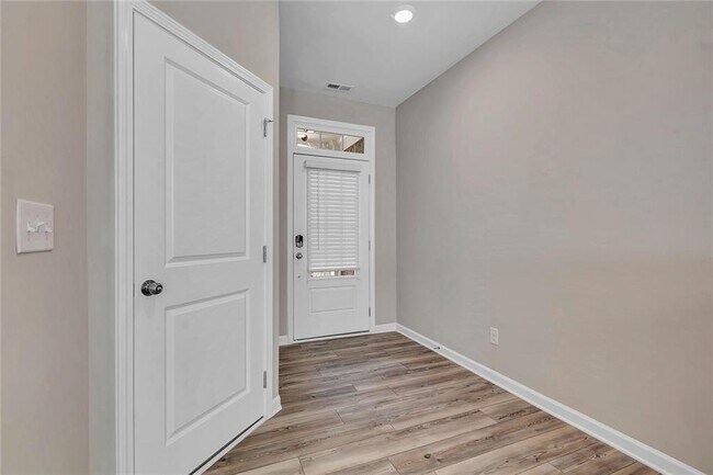 Foto del edificio - 1376 Elderwood Way