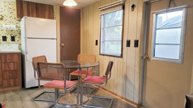 Área de comedor - 18739 NE 238th Ter