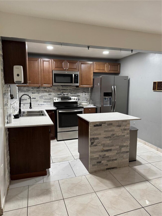 Foto del edificio - 6025 SW 133rd Ct