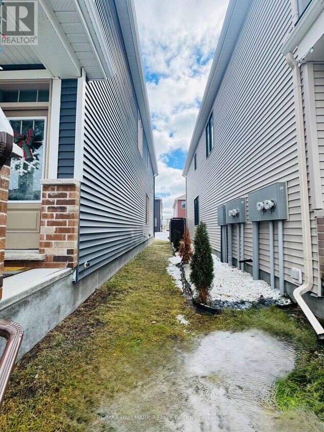 Photo du bâtiment - 2326 Watercolours Way