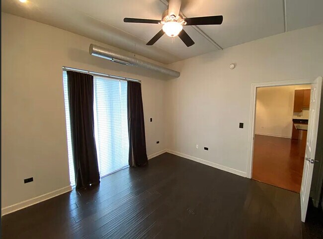 Foto del edificio - 3123 W Fullerton Ave