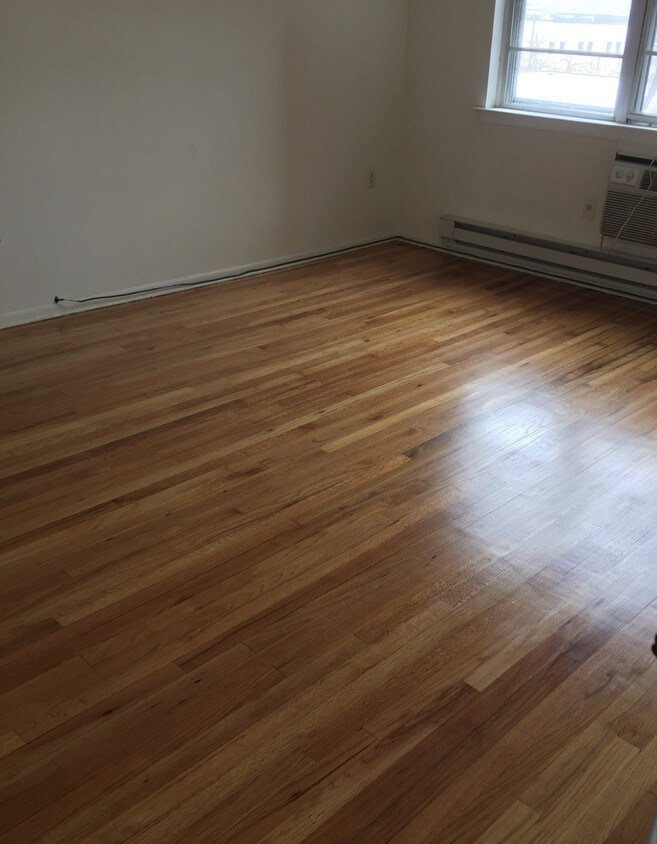 Foto principal - 732 County Ave