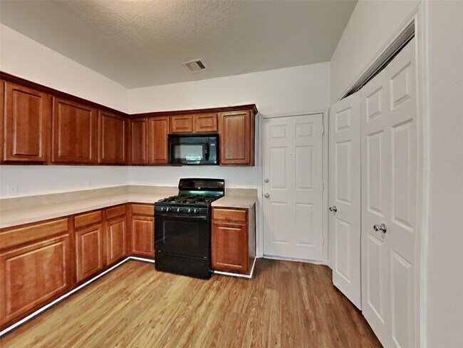 Foto del edificio - 5702 Rocky Trail Dr