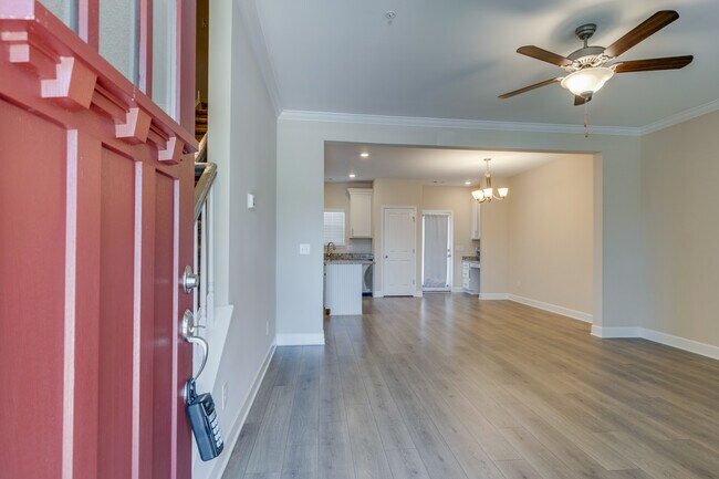 Building Photo - 2029 Serenity St
