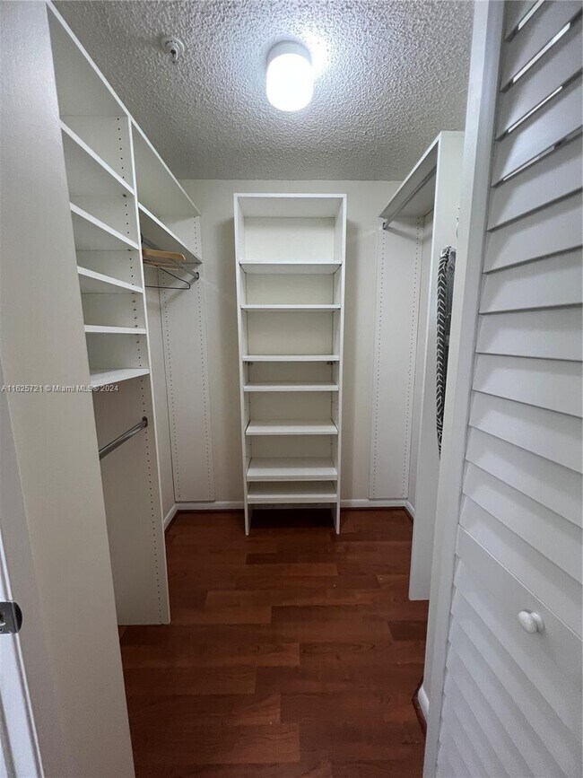 Foto del edificio - 6968 SW 39th St