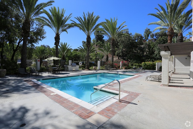 Building Photo - Sunset View