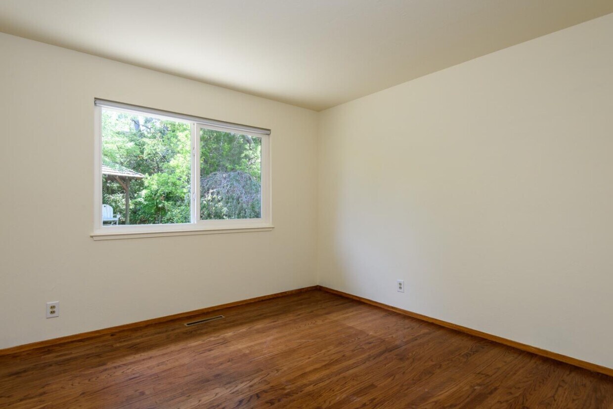 Primary Photo - 3045 Trousdale Dr