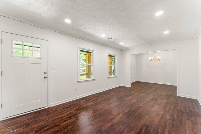 Building Photo - 201 Lockring Dr SW