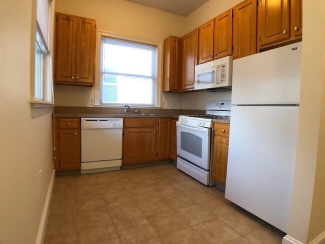 Building Photo - 464 Salem St