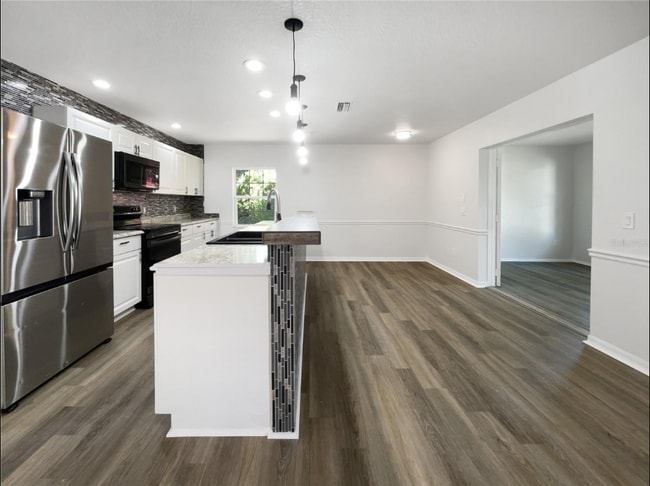 Foto del edificio - 2334 W Price Blvd