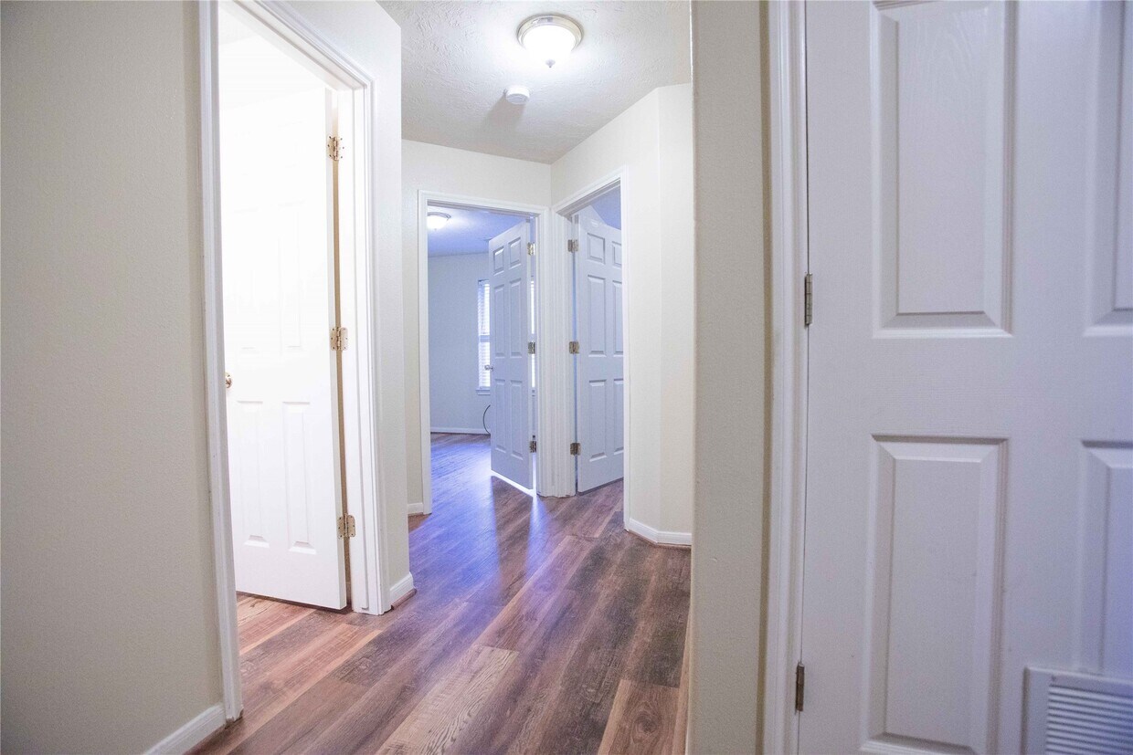 Building Photo - 7824 Comal St