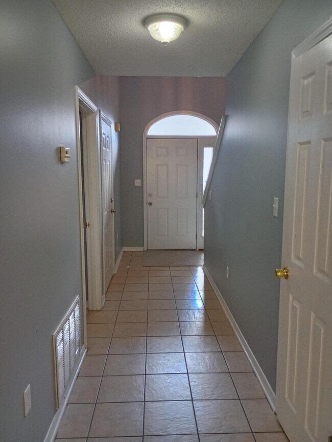 Building Photo - 129 Noblat Dr