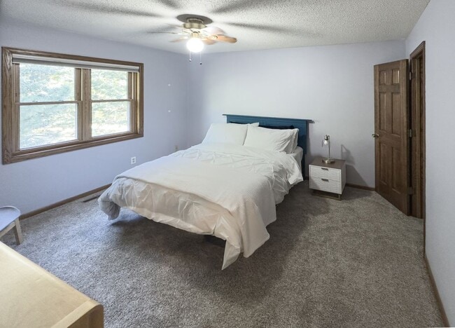 Building Photo - 824 Springhill Dr