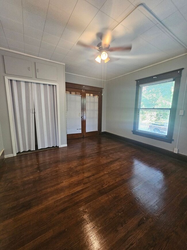 Foto del edificio - 1603 W 10th St