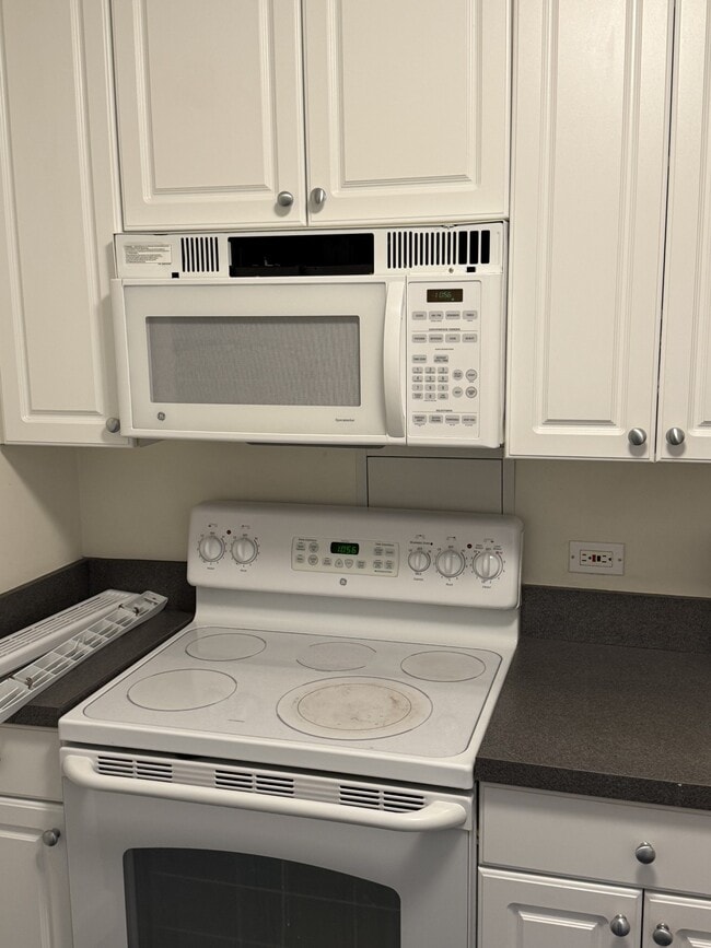 Building Photo - 10 E Ontario St