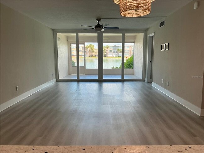 Building Photo - 7645 Sun Island Dr S
