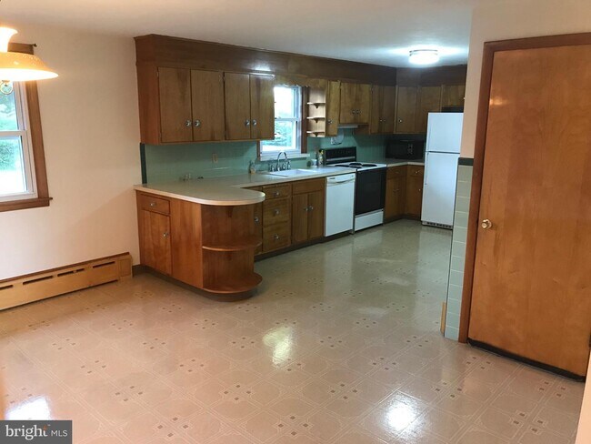 Building Photo - 2421 Knight Rd