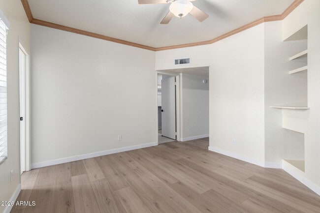 Building Photo - 1126 W Elliot Rd