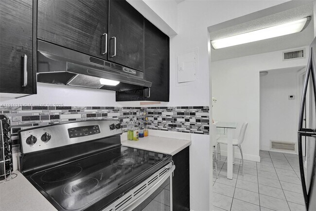 Foto del edificio - 3530 NW 43rd Ave