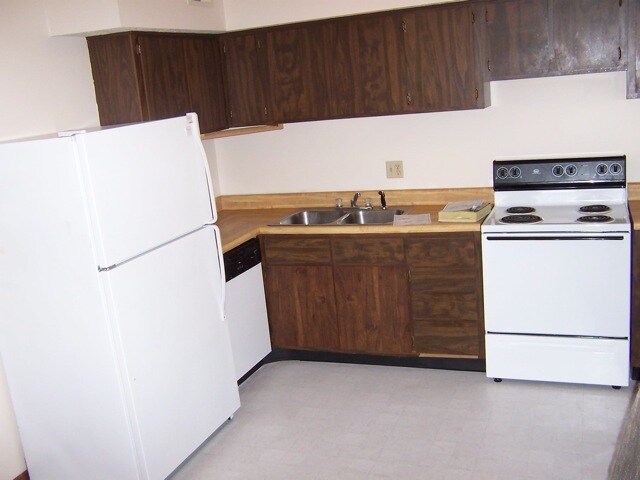 Building Photo - 2584 Sandbury Blvd