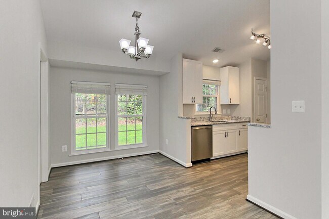 Foto del edificio - 20585 Triple Crown Ct