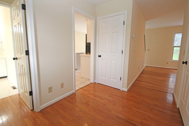 Foto del edificio - 1345 Goldfinch Dr