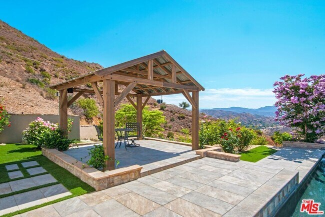 Building Photo - 1700 Cadenhorn Dr
