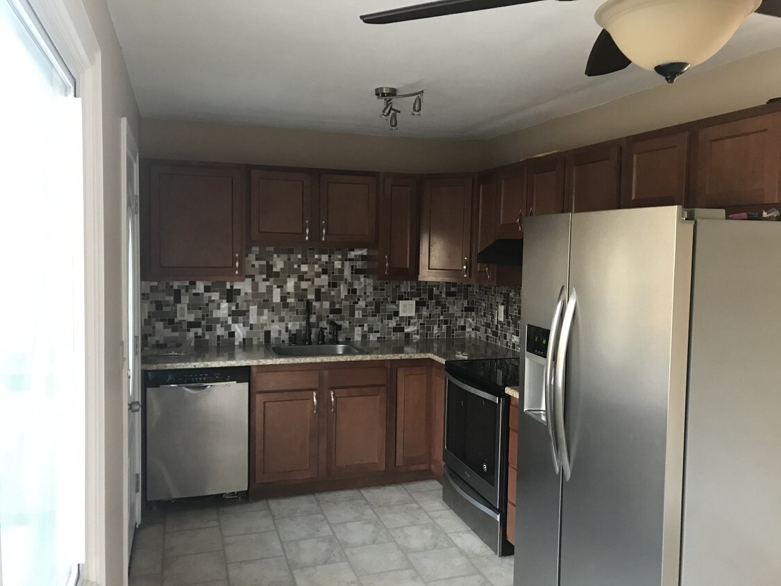 Foto principal - 107 New Britain Ave