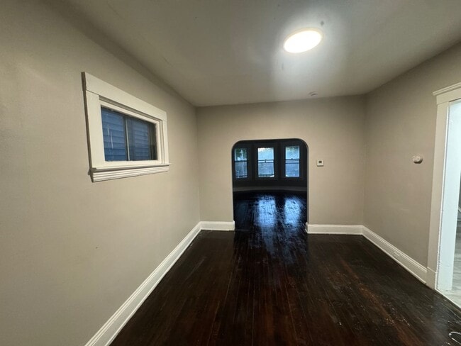 Foto del edificio - Charming 3-Bedroom Property in Prime Location