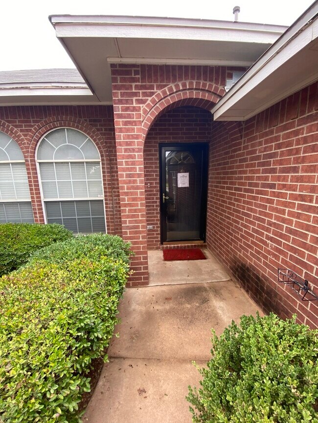 Building Photo - 4 bed 2 bath home in Northgate