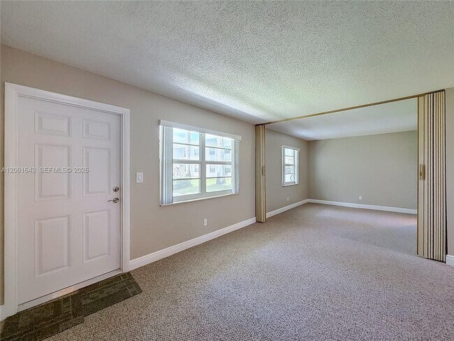 Foto del edificio - 6211 SW 37th St