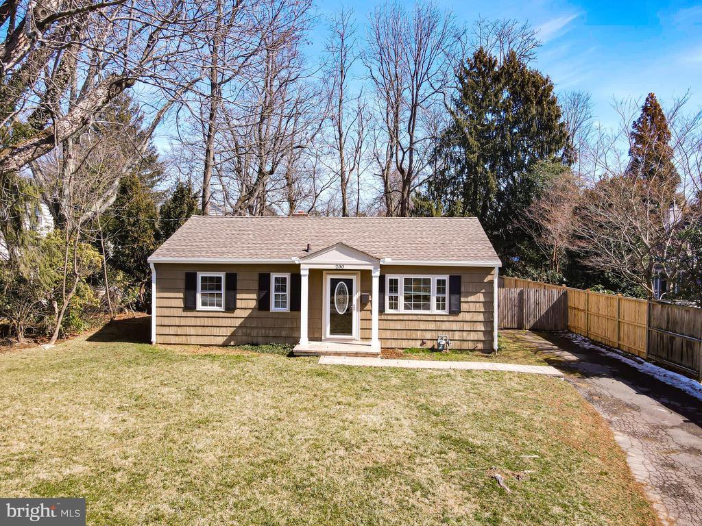 Foto principal - 200 S Harrison St