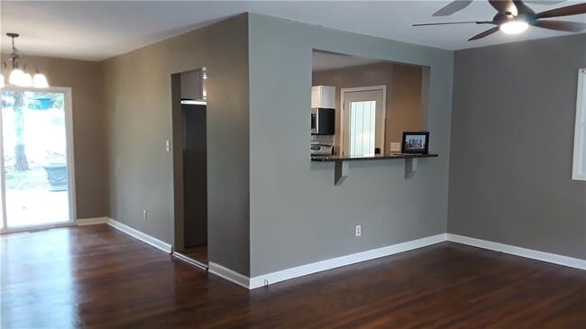 Foto del edificio - 1914 Shalimar Dr NE