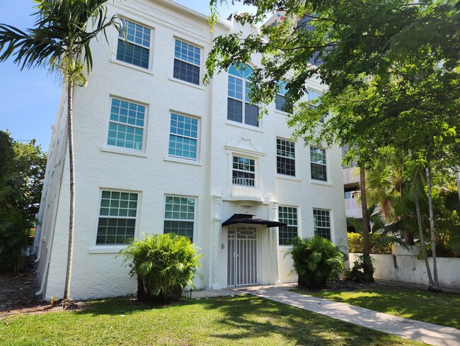 Building Photo - Antiquera Apartments at Coral Gables