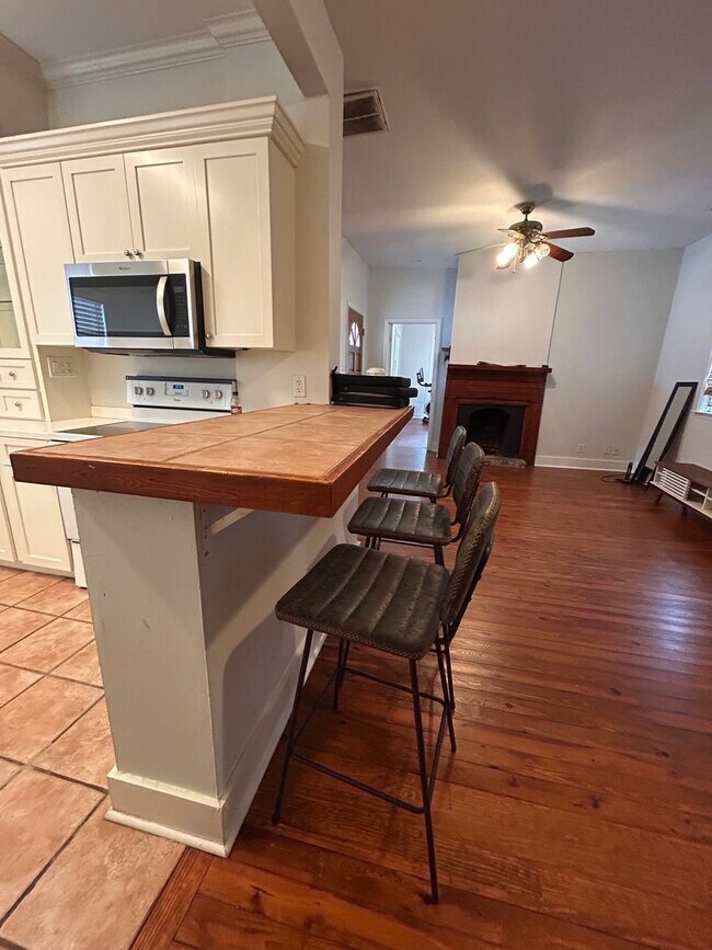 Building Photo - Historic 2BR Home in Downtown Charleston