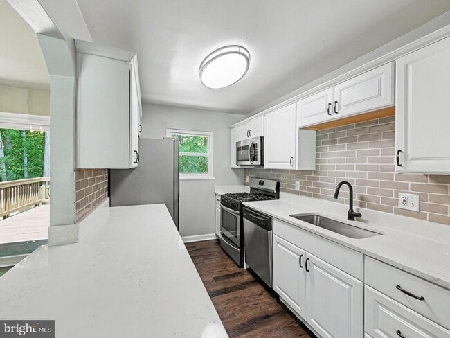 Building Photo - 5570 Rowser Dr