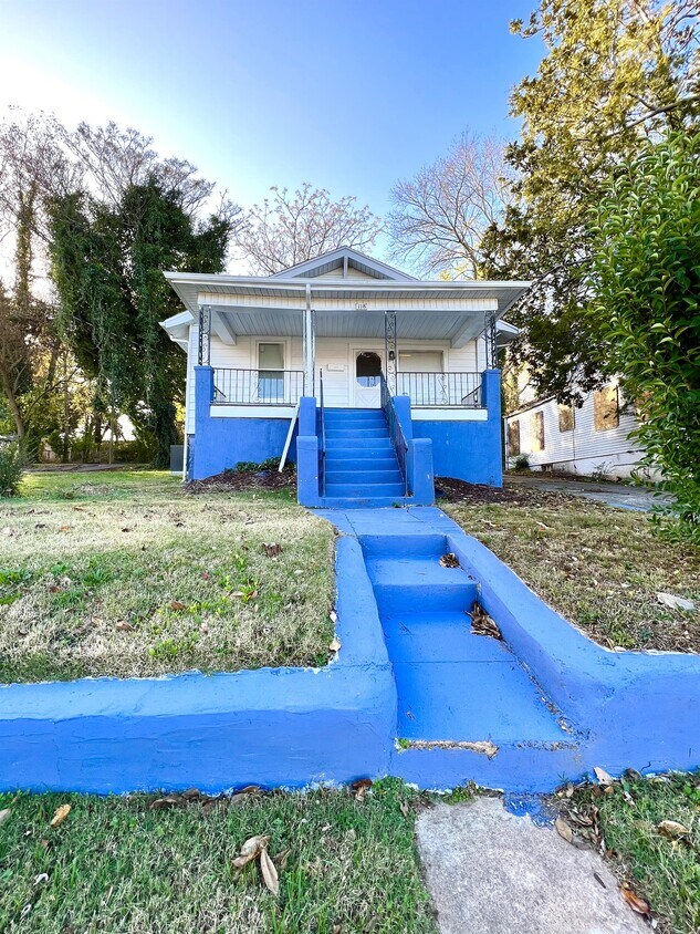 Primary Photo - 118 N Graham Ave