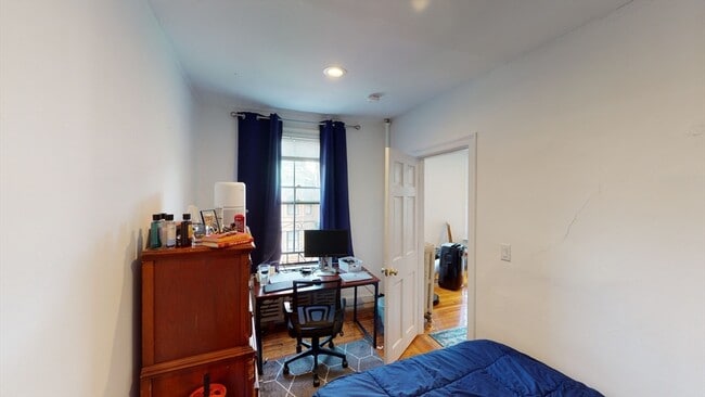 Building Photo - 6 Brimmer St