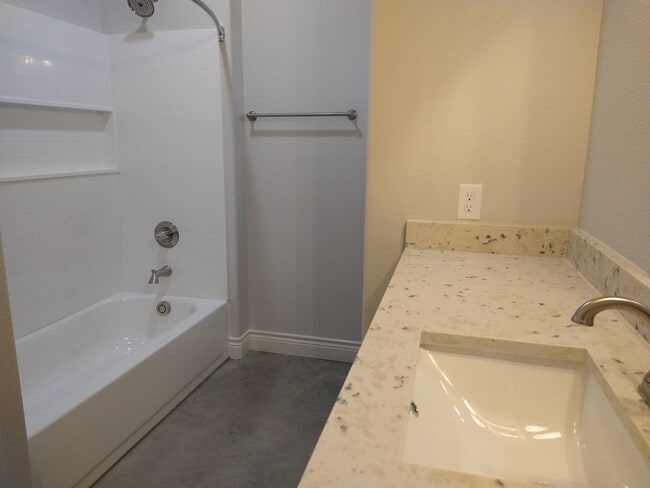 Building Photo - 1000 Wooded Holw Ct