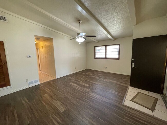 Foto del edificio - Nice 2/1 good area and fenced backyard