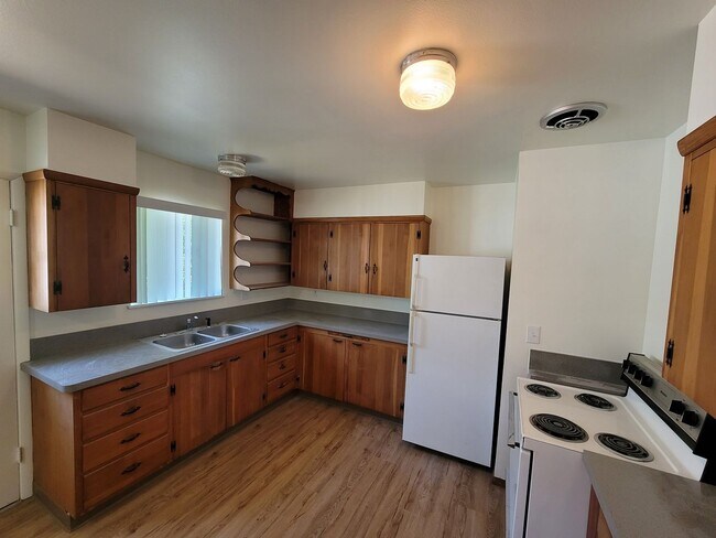 Foto del edificio - Lovely 2 Bed + 1 Bath in Forest Grove!! Near Pacific University!