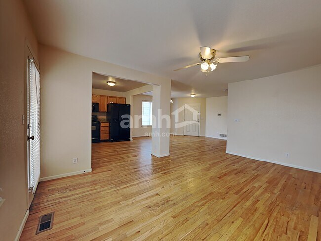 Building Photo - 582 W 91st Dr