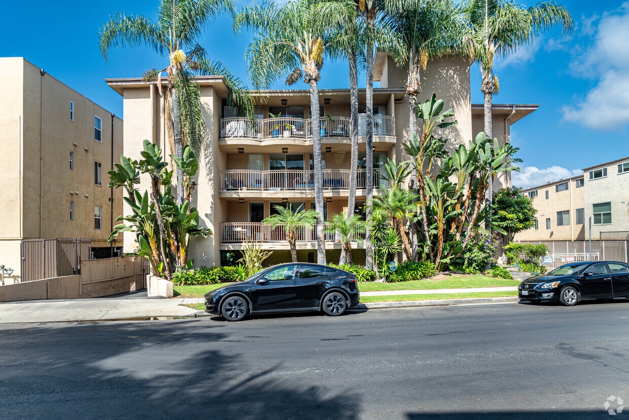 Alternate - 4646 Willis Ave