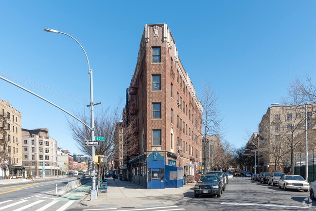 Building Photo - 335 S 2nd St