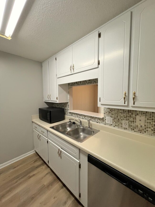 Building Photo - 328 Candlebrook Dr