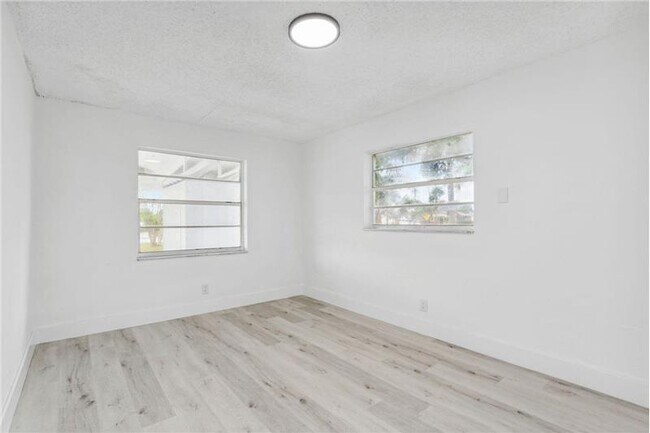 Foto del edificio - 448 NW 3rd Ave