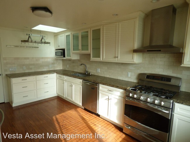 Building Photo - 3934 Ortega St