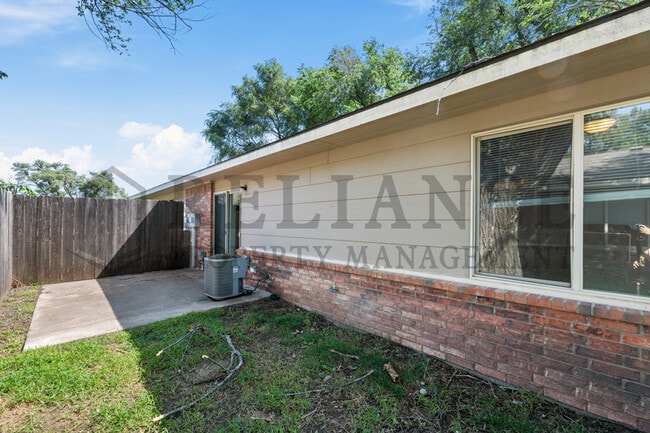 Building Photo - 4240 Newell St